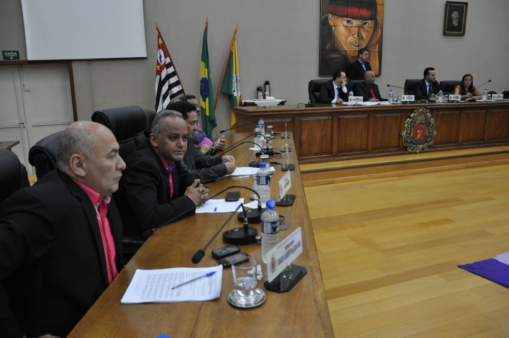 Vereadores de Embu voltam a discutir as melhorias no cemit?rio 